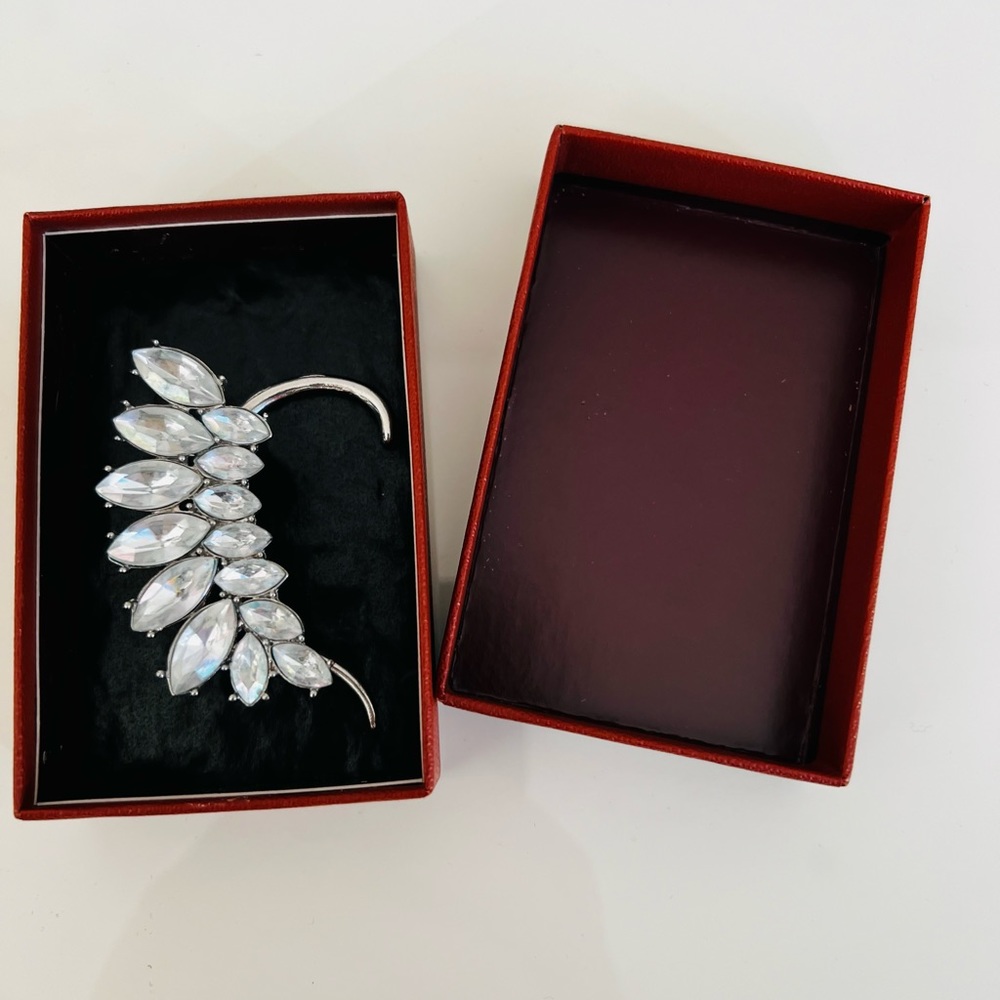 BCBGMaxAzria One ear earring, Crystals ear climber, Statement modern jew…